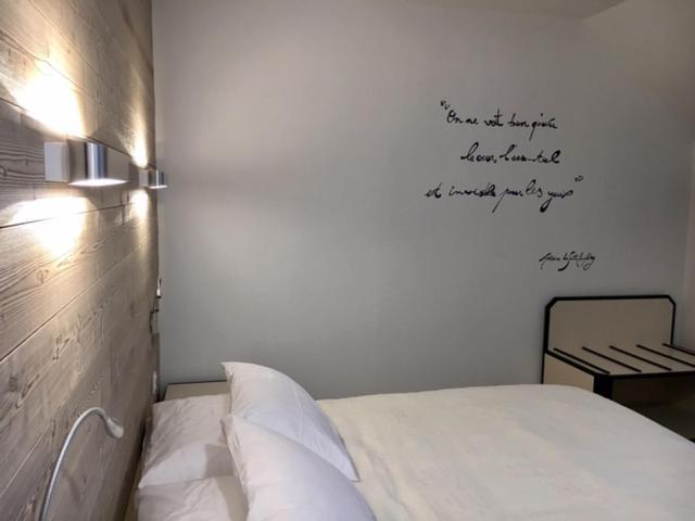 Logis Hotel "Ici M'Aime" Rouvray  Exterior foto