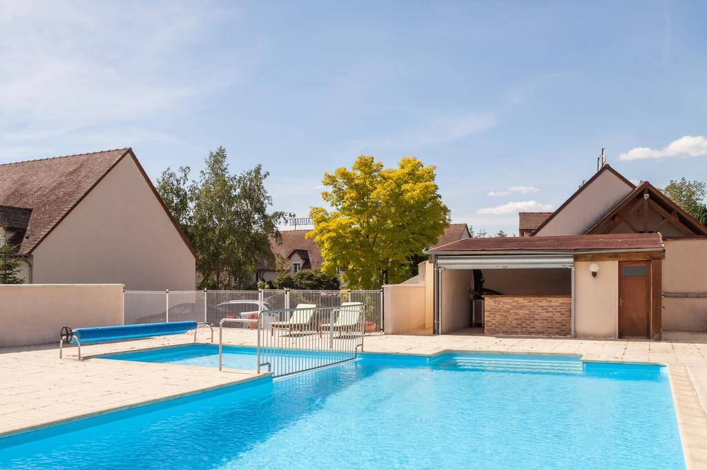 Logis Hotel "Ici M'Aime" Rouvray  Exterior foto
