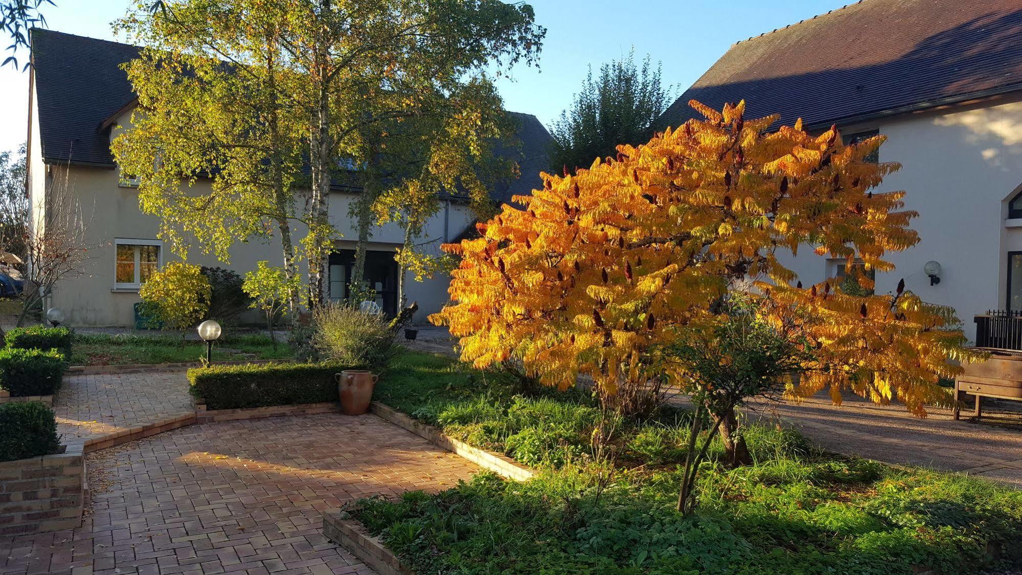 Logis Hotel "Ici M'Aime" Rouvray  Exterior foto